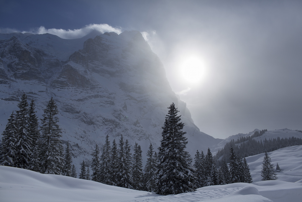 Das Wetterhorn von der Schwarzwaldalp (Kt. Bern) aus gesehen, aufgenommen am 9. Februar 2013. (KEYSTONE/Gaetan Bally)