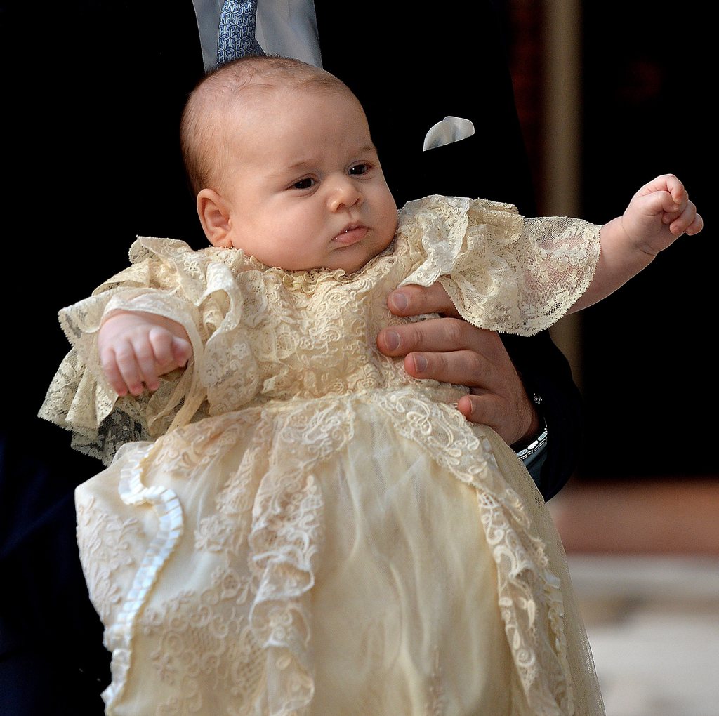 epa03920744 Britain's Prince William, Duke of Cambridge arrives holding his son Prince George of Cambridge at Chapel Royal in St James's Palace, ahead of his christening by the Archbishop of Canterbury (not pictured) in central London, Britain, 23 October 2013.  EPA/JOHN STILLWELL / PA WIRE UK and Republic of Ireland Out, no commercial sales CROPPED VERSION of epa03920727  EDITORIAL USE ONLY