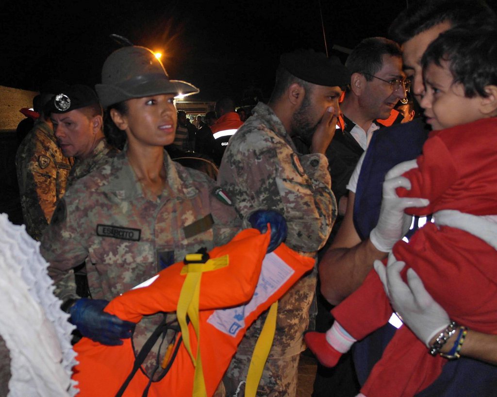 L'armée italienne a secouru près de 700 migrants au large de la Sicile durant la nuit de jeudi à vendredi. 