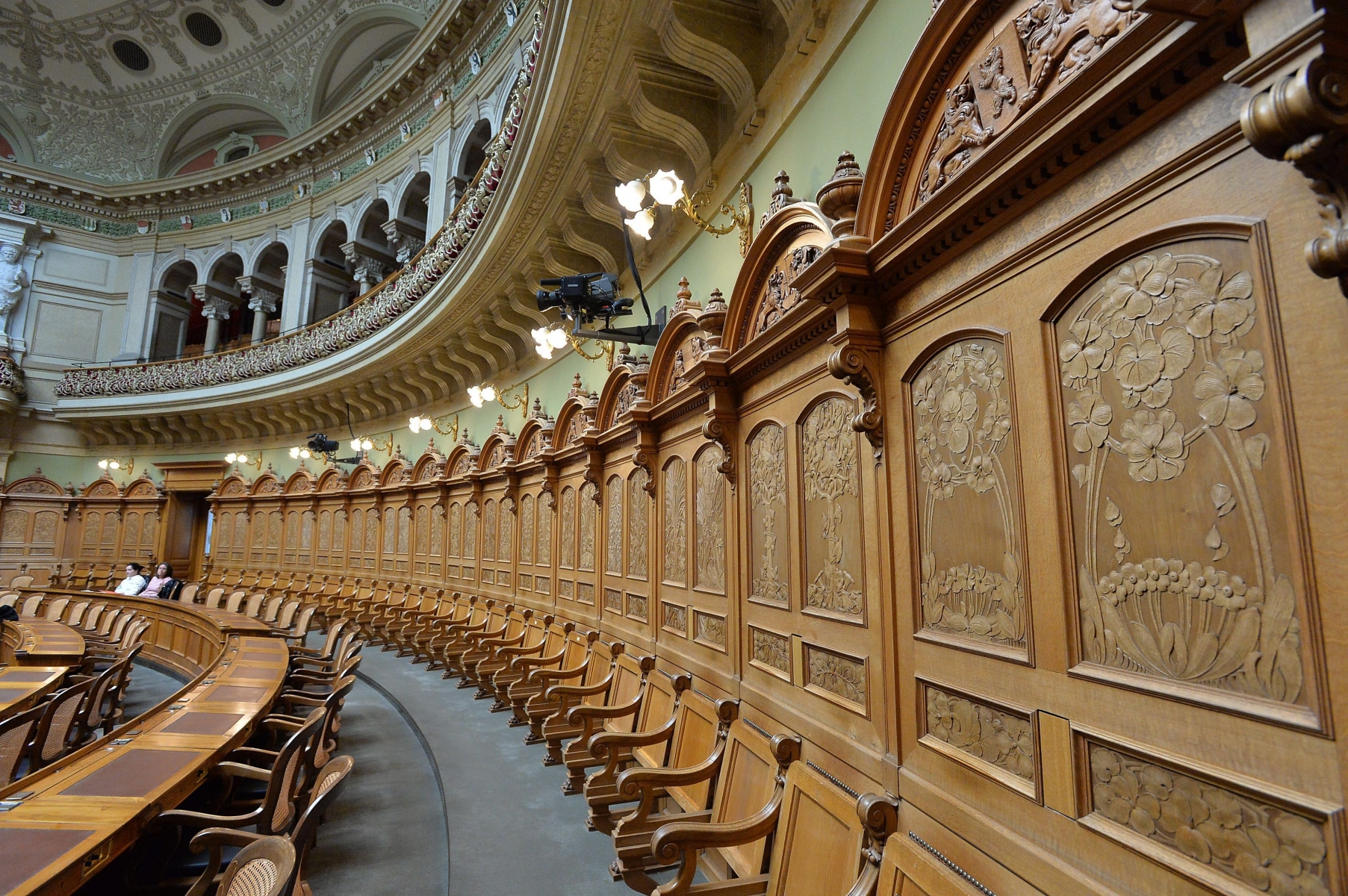 La session du parlement a débuté hier.