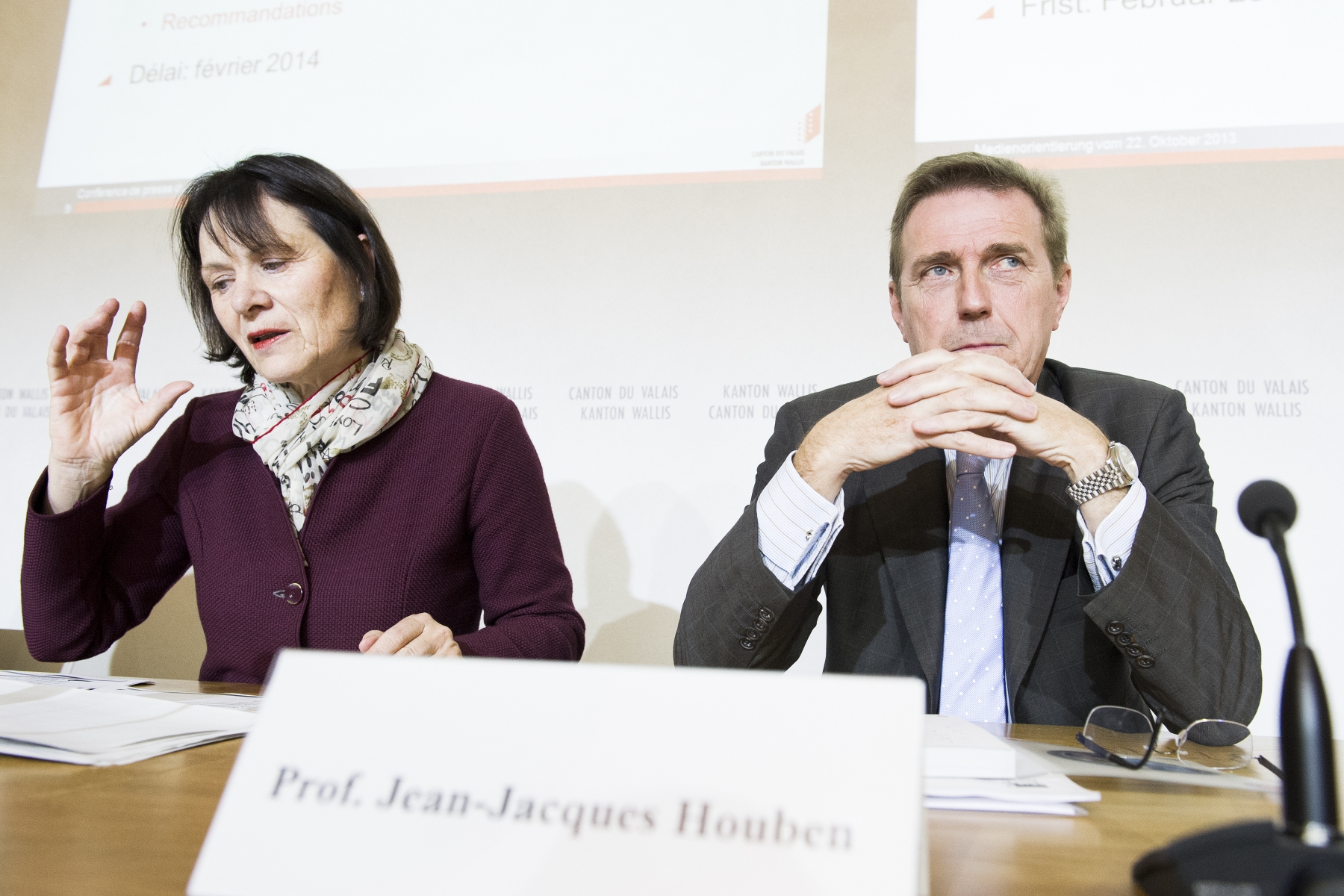 Esther Waeber-Kalbermatten a présenté le professeur Jean-Jacques Houben mardi à Sion. Elle veut établir dans quelles conditions la chirurgie viscérale hautement spécialisée peut poursuivre son développement en Valais.