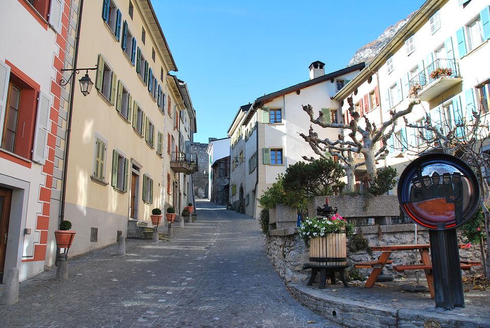 Le Bourg de Saillon a été désigné comme le plus beau village de Suisse romande en 2013 par les lecteurs de l'Illustré