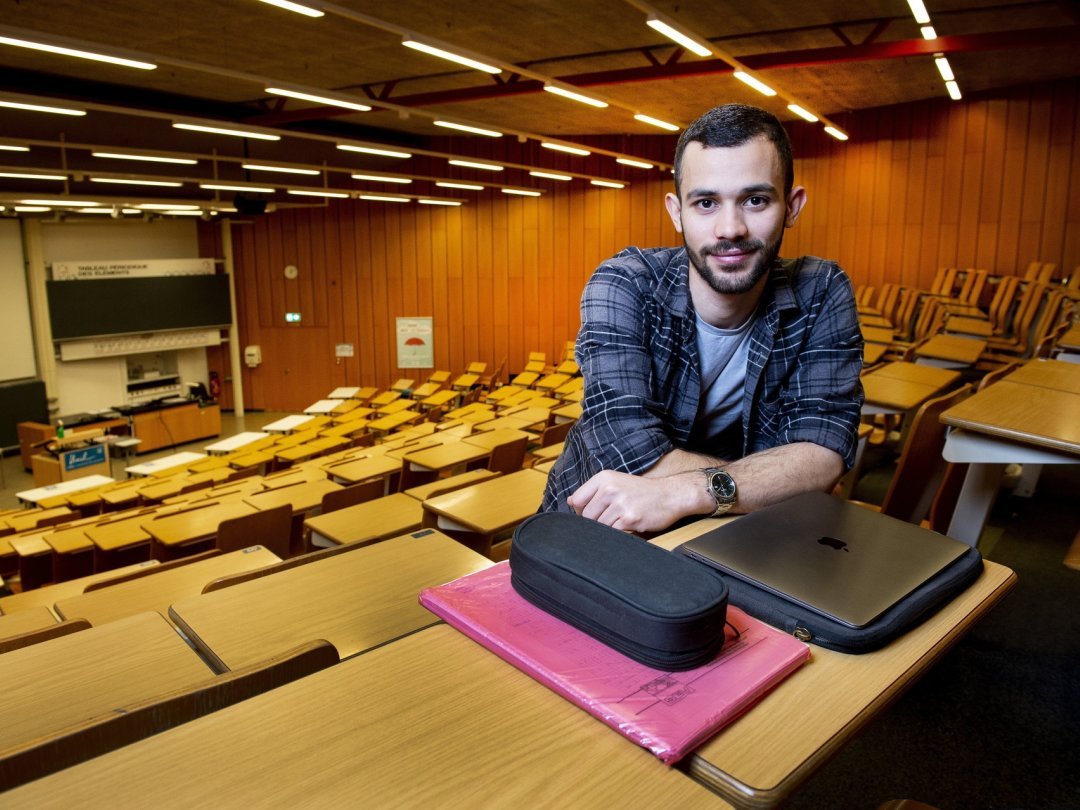 Dans l'un des auditoires de l'Amphipôle de l'Université de Lausanne, Moumen Tabekh se montre toujours optimiste, malgré les difficultés rencontrées.