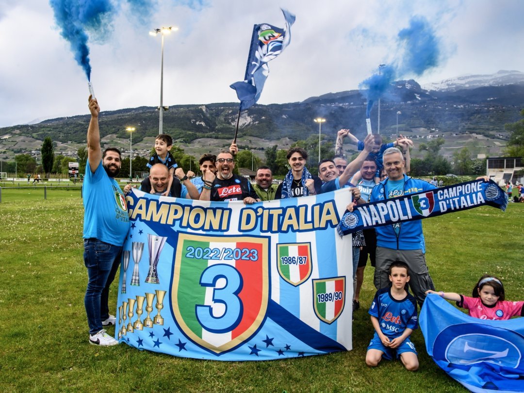 Les supporters valaisans de Naples fêtent le troisième Scudetto de l’histoire de leur club de cœur.