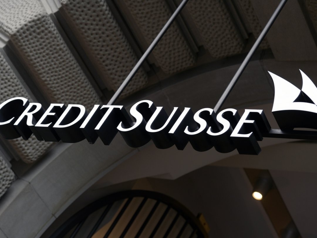 UBS a annoncé lundi s'attendre à finaliser d'ici le 12 juin le rachat de son ex-concurrent Credit Suisse.