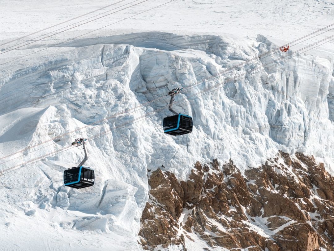 Baptisée Matterhorn Glacier Ride II, l'installation peut transporter 1300 personnes par heure. Elle sera fermée dès le 8 janvier 2024 jusqu'à la fin mars.