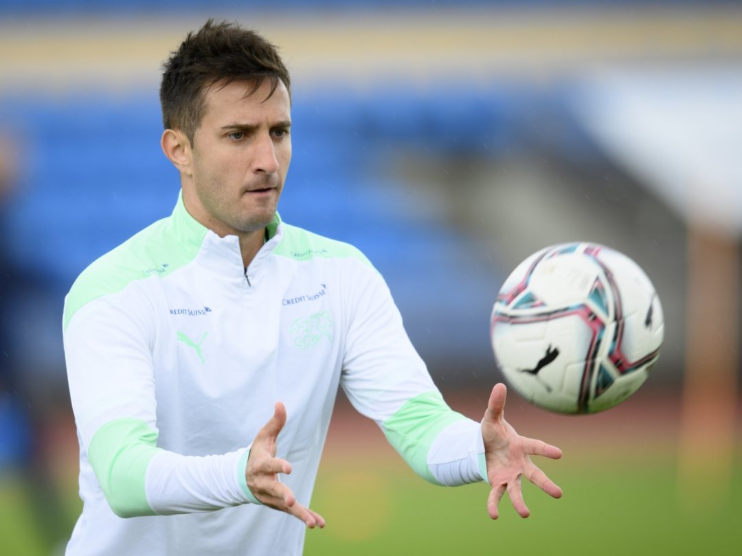 Mario Gavranovic s'entraîne avec l'équipe de Suisse avant un match face à l'Irlande du nord en 2021.