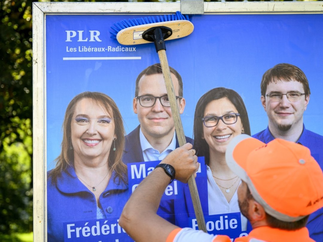 Le PLR, ici une affiche des candidats à Lausanne en septembre, reste sur le podium.