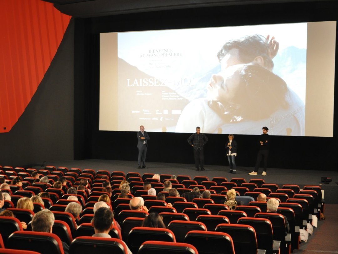 Tristan Albrecht («film commissioner»), Maxime Rappaz (réalisateur) et les producteurs Gabriela Bussmann et Yan Decoppet lors de l’avant-première de «Laissez-moi» lundi à Sion.