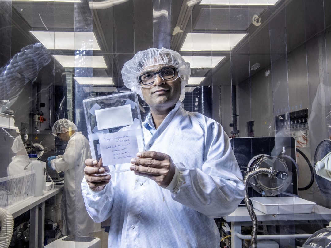 Dans leur laboratoire sédunois, le professeur Kumar Agrawal et ses équipes développent des membranes permettant le captage des molécules de CO2.