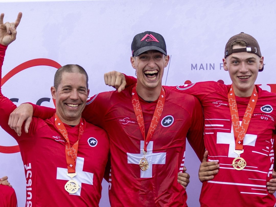 Fabrice Tirefort, Marius Perraudin et Florian Bocquel, trois Bagnards champions de Suisse downhill.