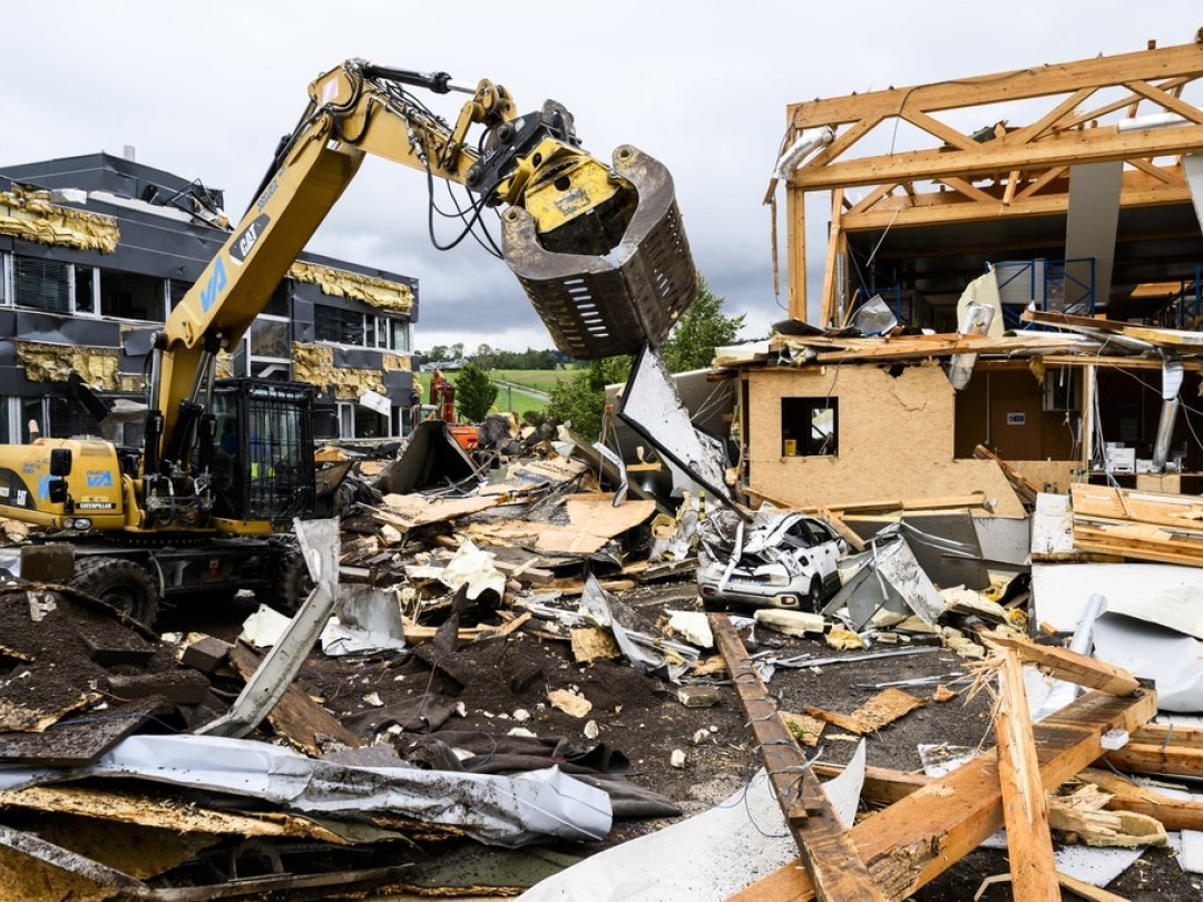 Le 25 juillet, une tempête a ravagé la région de La Chaux-de-Fonds. Ici des entreprises dévastées au Crêt-du-Locle.