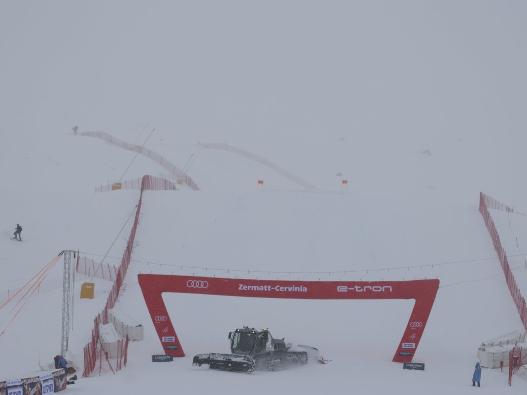 Faux-départs et pas d'arrivées ce week-end pour les descendeurs à Zermatt/Cervinia.