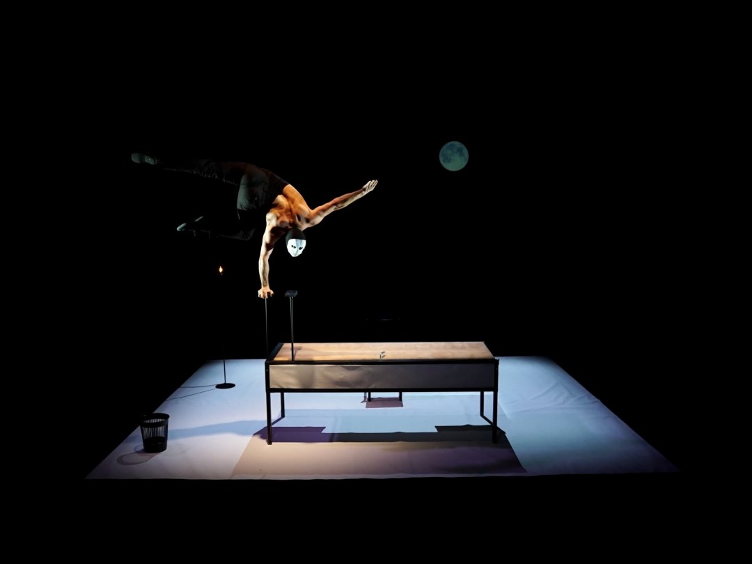 Le circassien Basile Narcy dans sa création "Eclipse" à découvrir lors de la Nuit du cirque le 18 novembre au Spot à Sion.