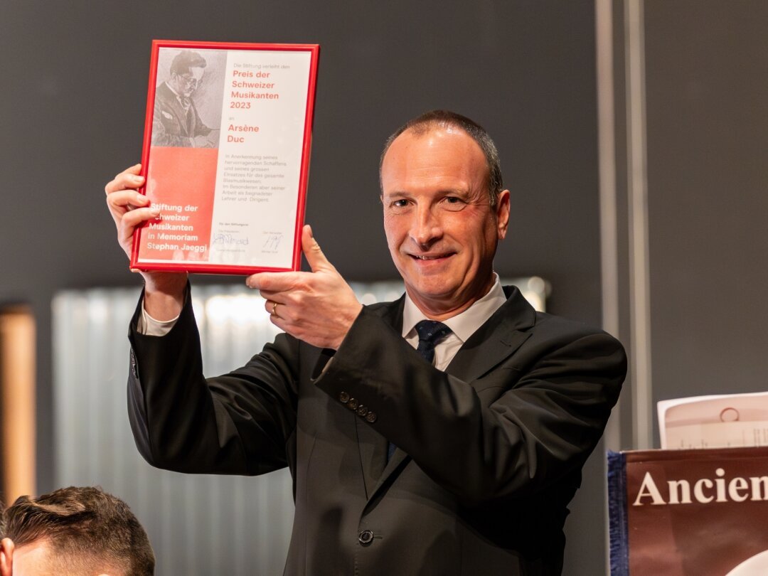 Récipiendaire du prix Stephan Jaeggi 2023, Arsène Duc l'a officiellement reçu samedi soir, dans le cadre du concert annuel de l'Ancienne Cécilia de Chermignon.