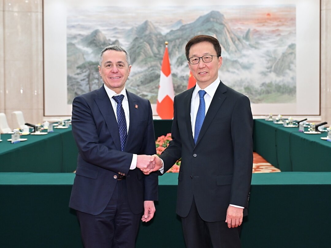 Lors de son séjour à Pékin, le chef de la diplomatie suisse Ignazio Cassis (à gauche) a notamment rencontré le vice-président Han Zheng.