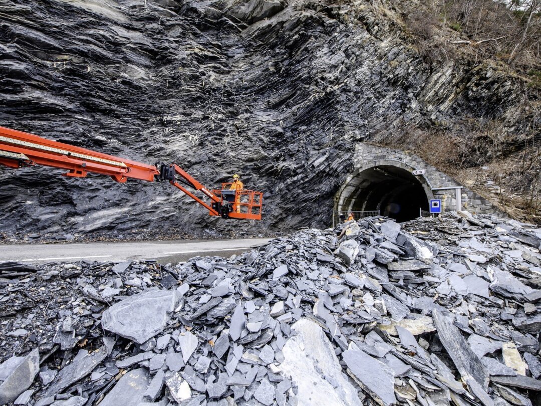 Les travaux de remise en état du tunnel de la Becque, entre Riddes et La Tzoumaz et Isérables, ont débuté ce lundi matin.