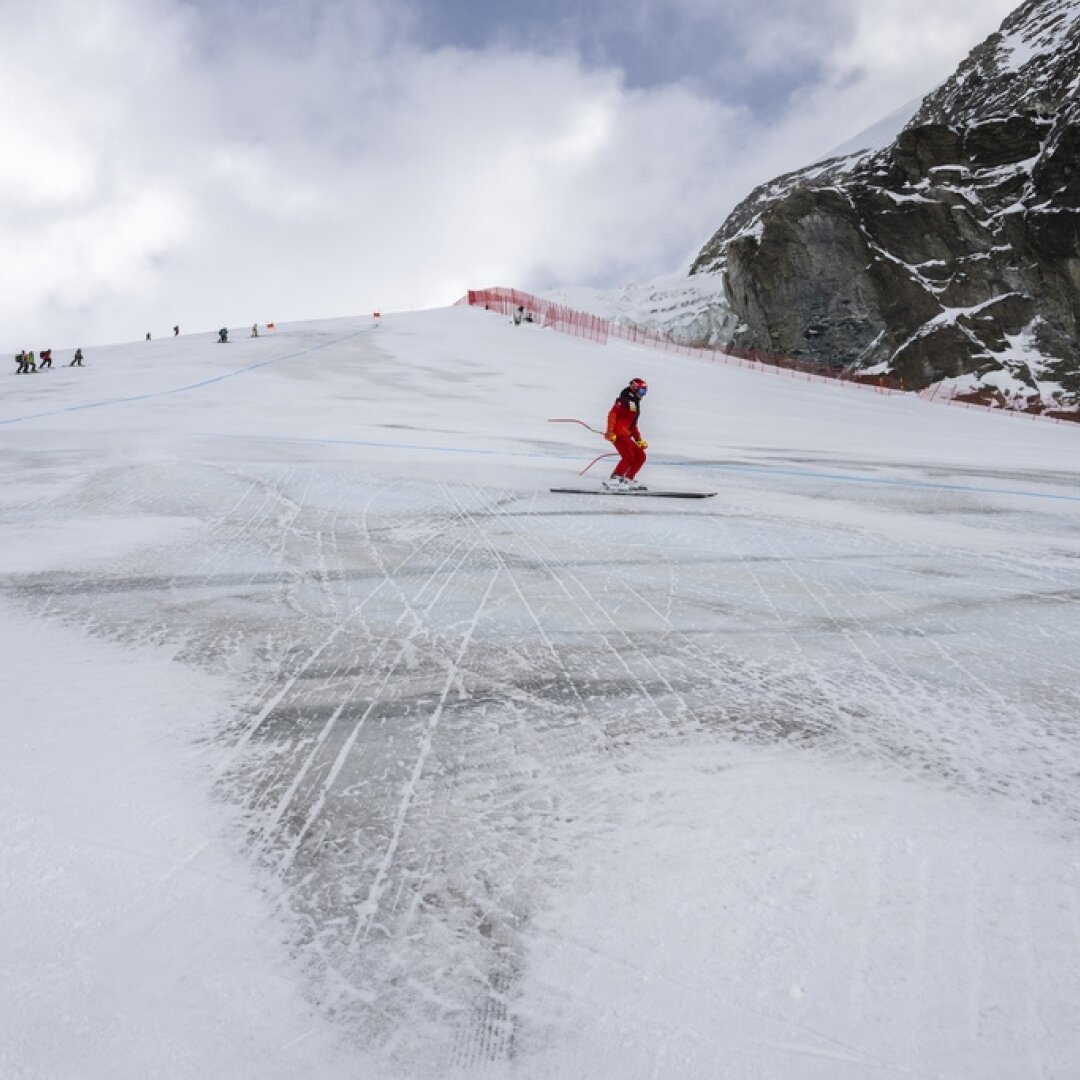 Les skieurs professionnels devront trouver une alternative aux entraînements d'été à Zermatt. En tout cas pour l'été 2024.
