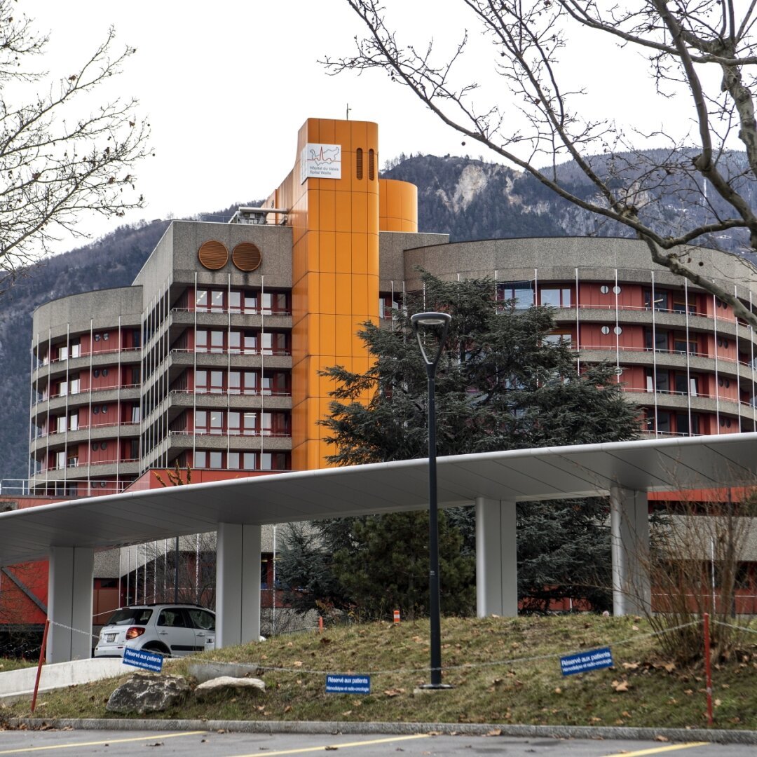 L'Hôpital du Valais, ici le site de Sion, ne parvient pas à compenser l'augmentation massive des coûts.