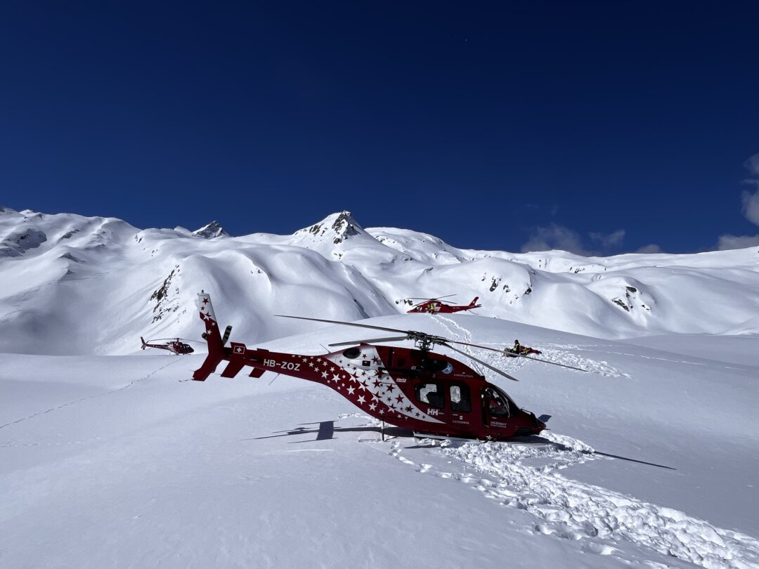 Sept hélicoptères de secours ont été engagés après le crash d'un appareil au sommet du Petit Combin.