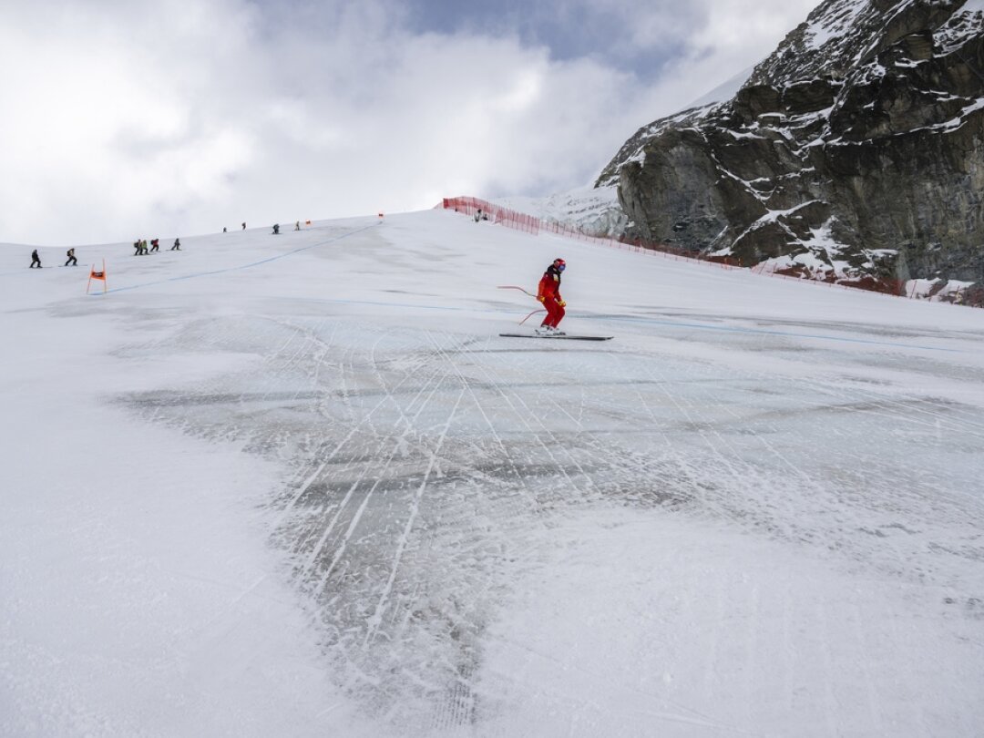 Les skieurs professionnels devront trouver une alternative aux entraînements d'été à Zermatt. En tout cas pour l'été 2024.