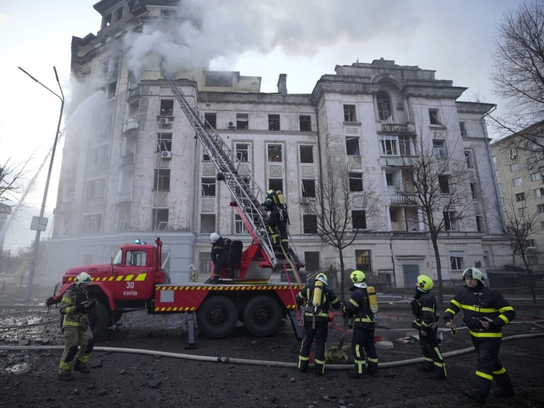 Des immeubles résidentiels ont été touchés par les frappes russes jeudi matin.
