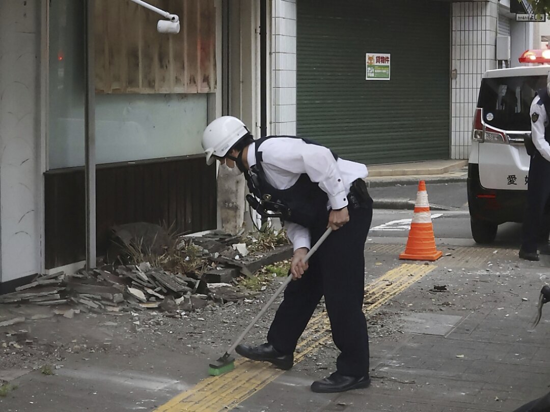 Les médias locaux ont fait état d'une douzaine de bris de canalisations d'eau à Uwajima.