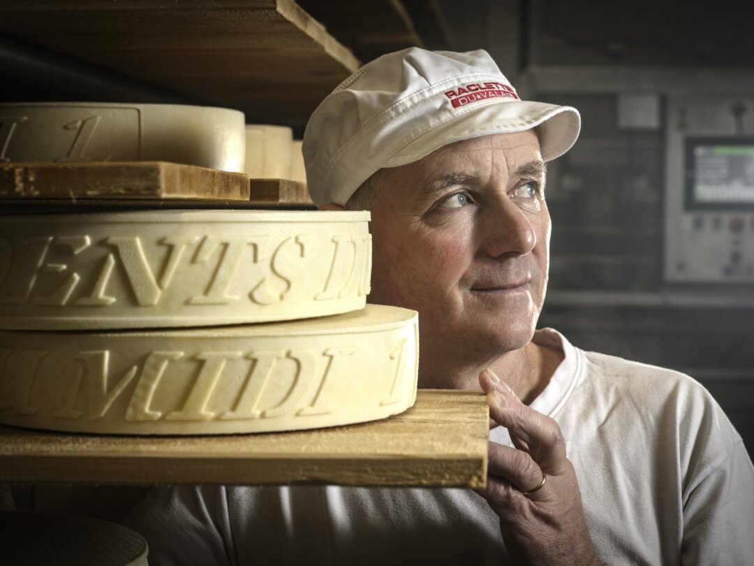 Laurent Ecœur produit de l’AOP depuis trois ans. Cette année, son Dents du Midi 1 a obtenu la meilleure note du Valais romand dans le classement de l’interprofession Raclette du Valais AOP pour les fromages de laiterie.