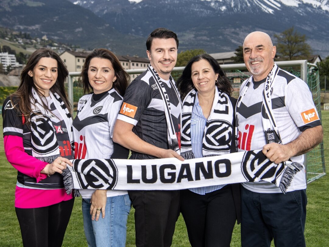 Les Hajrizi, Pranvera, Melihate, Avdullah, Zoja et Isuf, portent fièrement les couleurs du FC Lugano, le club de Kreshnik, leur frère et fils.