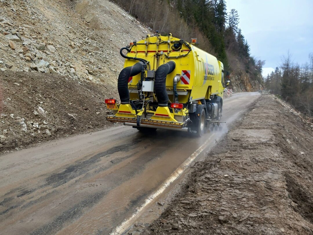 Les dernières opérations de nettoyage de la route cantonale entre Nax et Daillet se déroulent ce vendredi matin. Le tronçon rouvrira à midi.