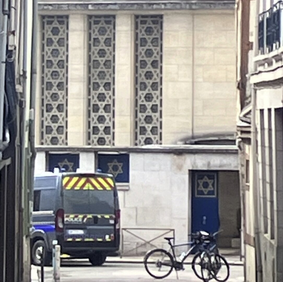 La police a abattu un individu qui avait l'intention de mettre le feu à la synagogue de Rouen.