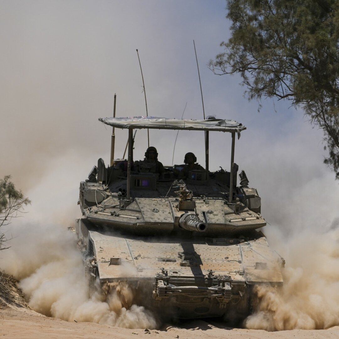 L'armée israélienne poursuit son offensive sur Gaza.
