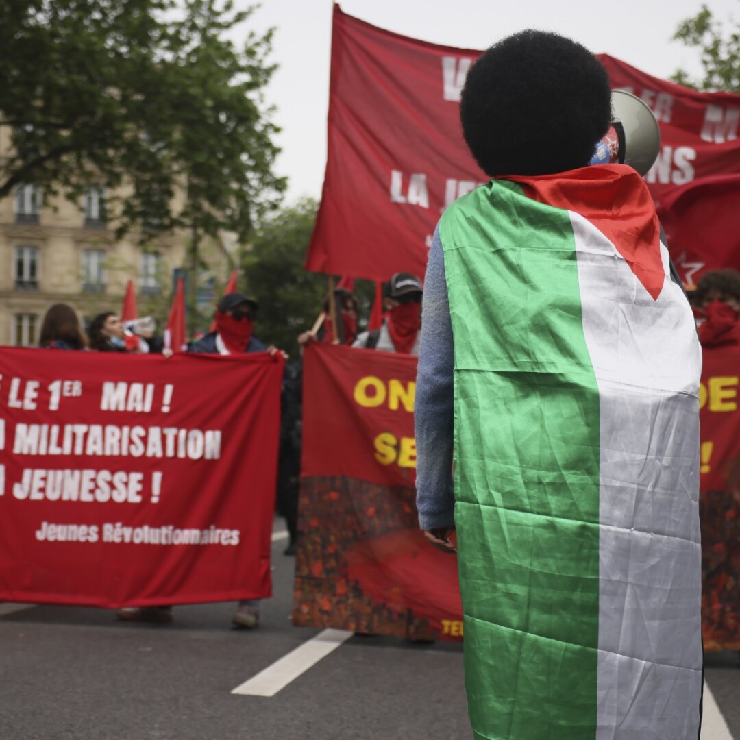 Les drapeaux palestiniens ont cotôyé les revendications des syndicats à Paris ce mercredi