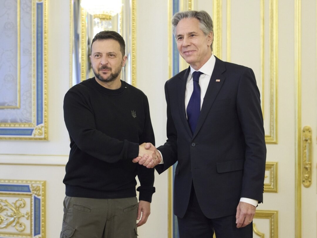 Antony Blinken (à droite) a rencontré le président ukrainien Volodymyr Zelensky à Kiev.