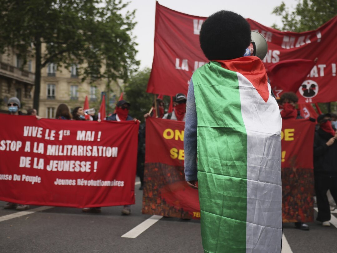 Les drapeaux palestiniens ont cotôyé les revendications des syndicats à Paris ce mercredi