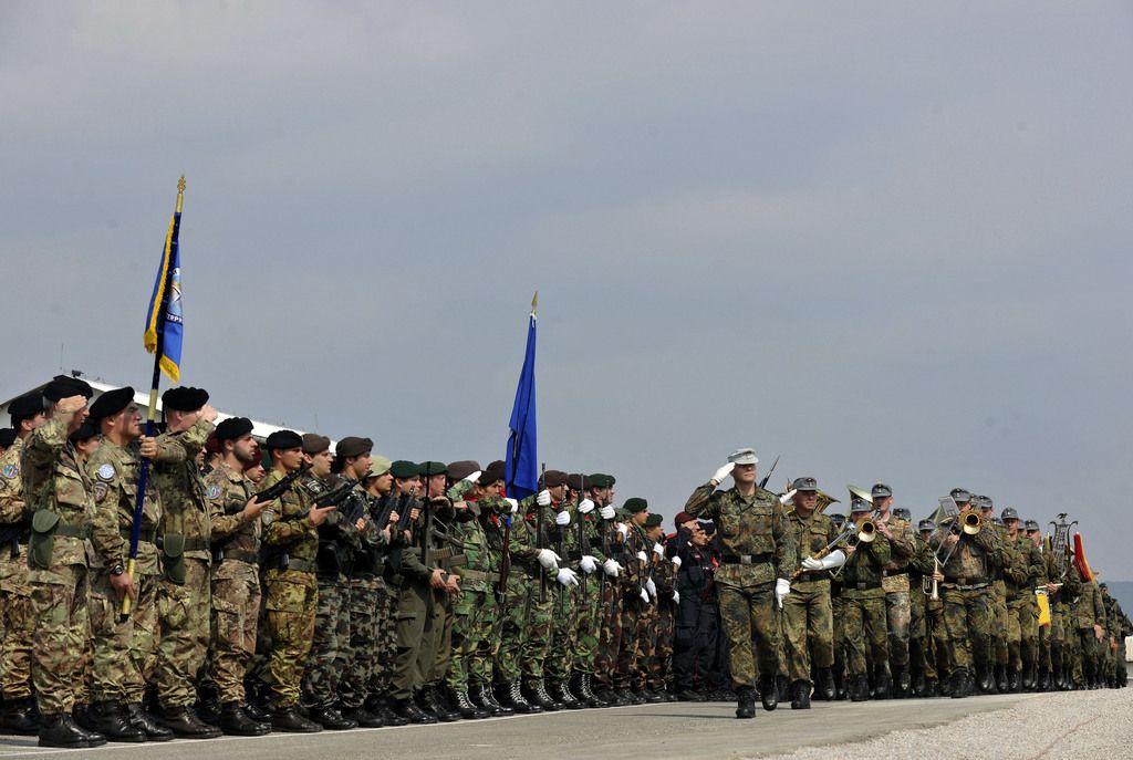 Le président de la Confédération doit notamment évoquer l'engagement militaire suisse au Kosovo.