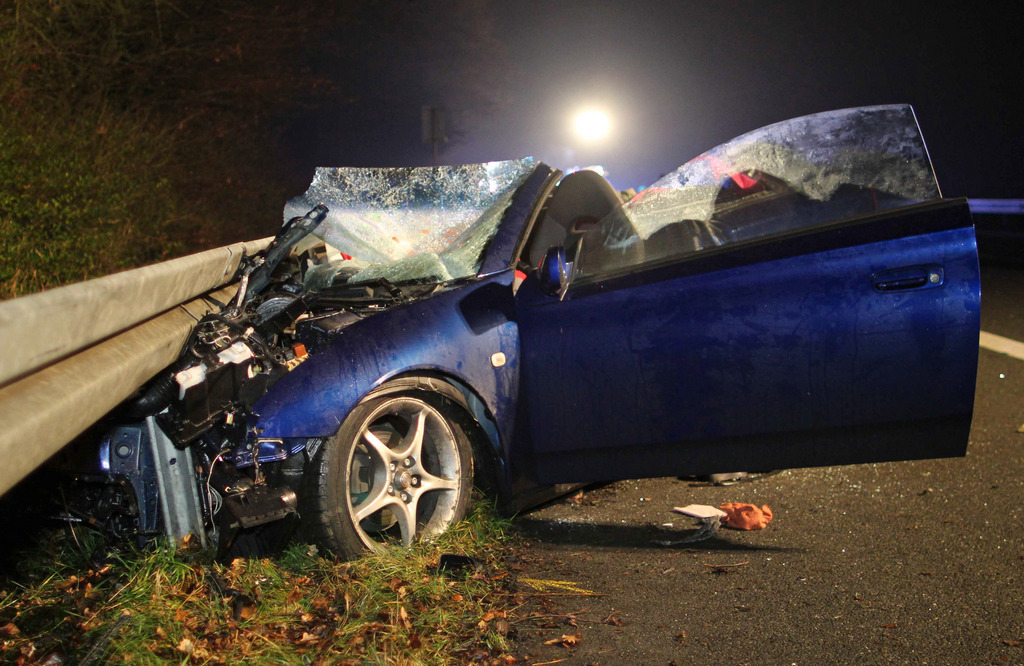 A destroyed car is seen after an accident on the A3 Autbahn between Geiselwind and Schluesselfeld, near Wuerzburg, Germany, 22 December 2013. To unknown reasons the passenger car crashed into a driving ahead coach and hit the guard rail then. A man and a woman died in the accident, a four-year-old child was critically injured. (KEYSTONE/EPA/DPA/SVEN GRUNDMANN)