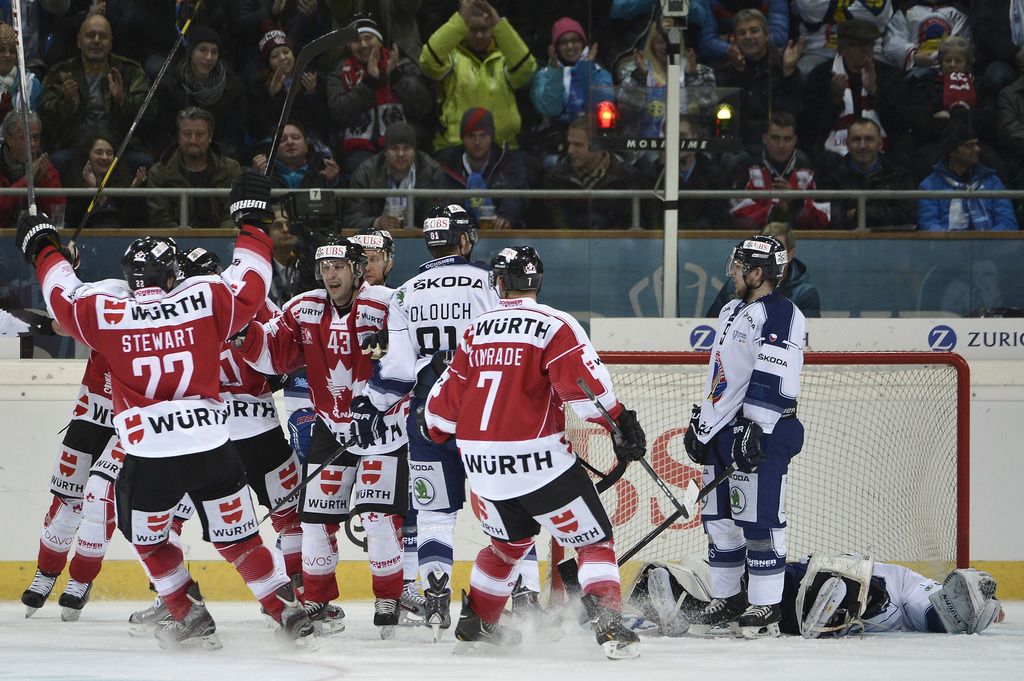 Canada's player celebrate their fifth score during the game between Team Canada and HC Vitkovice Steel at the 87th Spengler Cup ice hockey tournament, in Davos, Switzerland, Thursday, December 26, 2013. (KEYSTONE/Peter Schneider)