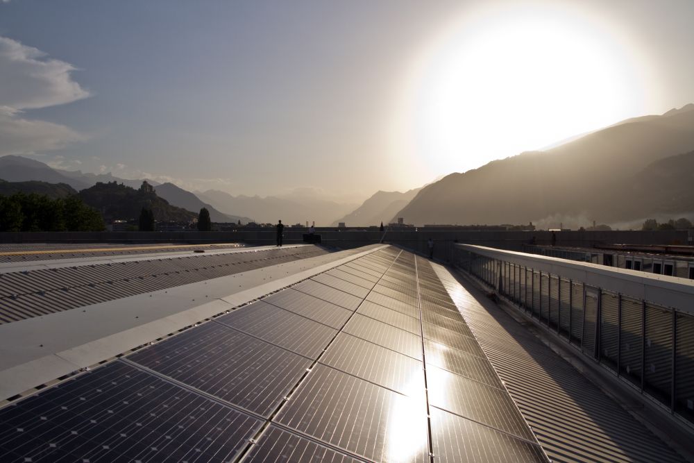 Pour un développement massif du solaire en Valais, de nouvelles bases légales et des mesures d’encouragement doivent être créées.