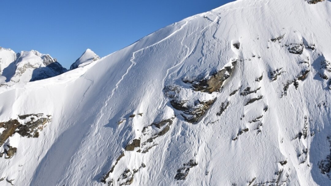 Accident – Grisons: chute de 300 mètres et décès d’un freerider au Piz Corvatsch