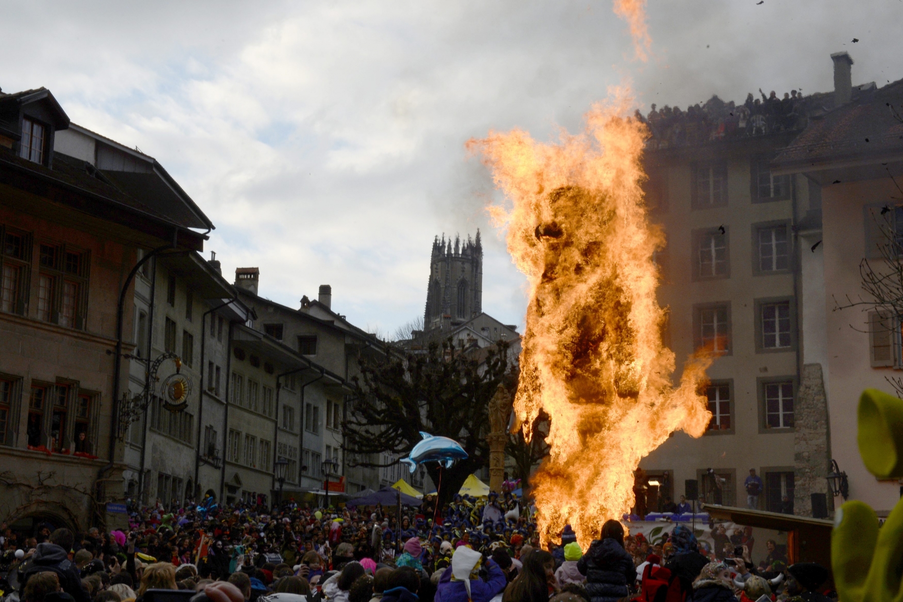 A Fribourg, le Rababou a été brûlé en musique.