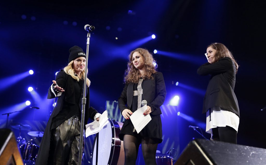 Pour les autres membres du collectif punk russe, les deux filles qui sont apparues sur scène aux côtés de Madonna ne font plus partie des Pussy Riot.