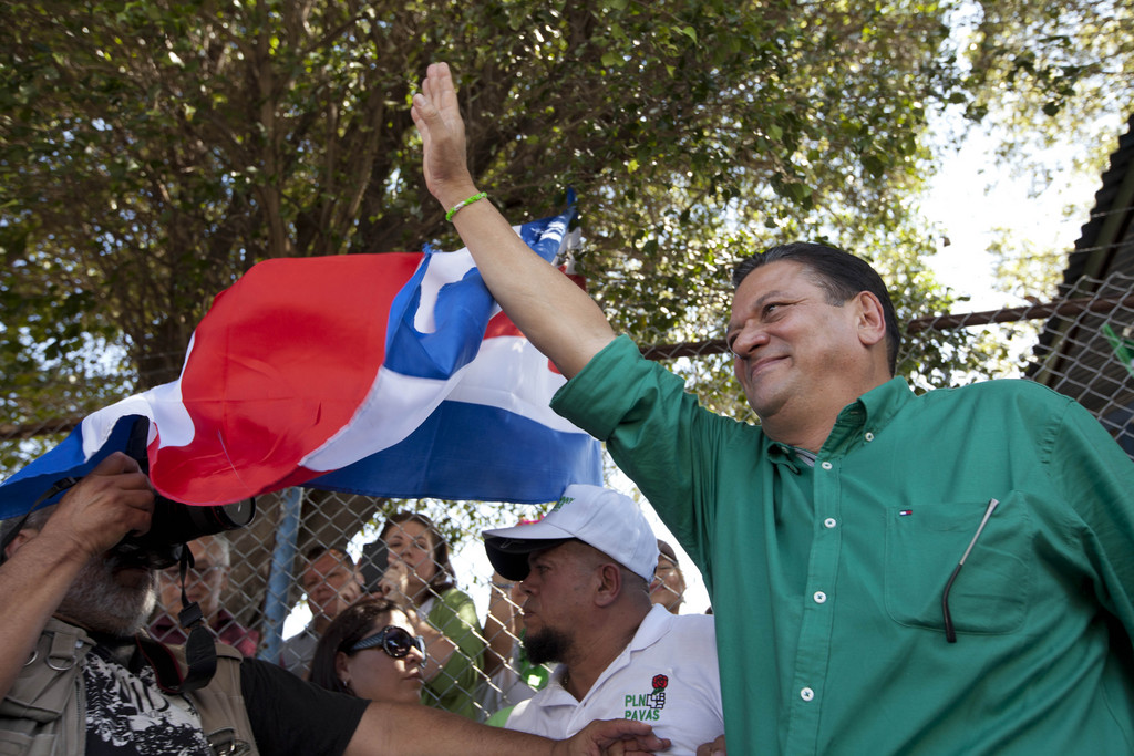 Johnny Araya, candidat du parti de libération nationale (PLN, centre) au pouvoir au Costa Rica, arrive en tête du premier tour de l'élection présidentielle dimanche, selon des résultats provisoires.