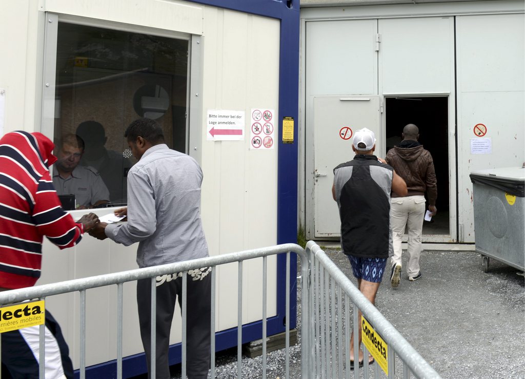 La grande majorité des procédures d'asile seront désormais réglées dans les centres de procédures fédéraux. Au total, la Suisse disposera de 5'000 places, dont 1'280 en Suisse romande.