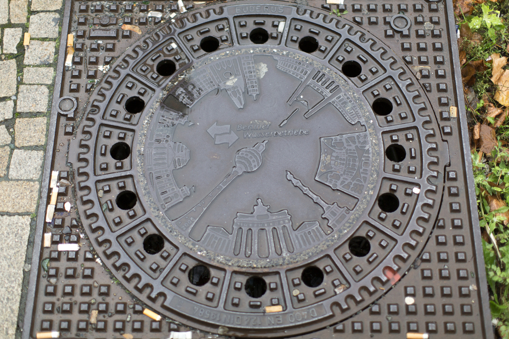 A decorated manhole cover in Berlin, pictured on November 2, 2013. (KEYSTONE/Gaetan Bally)