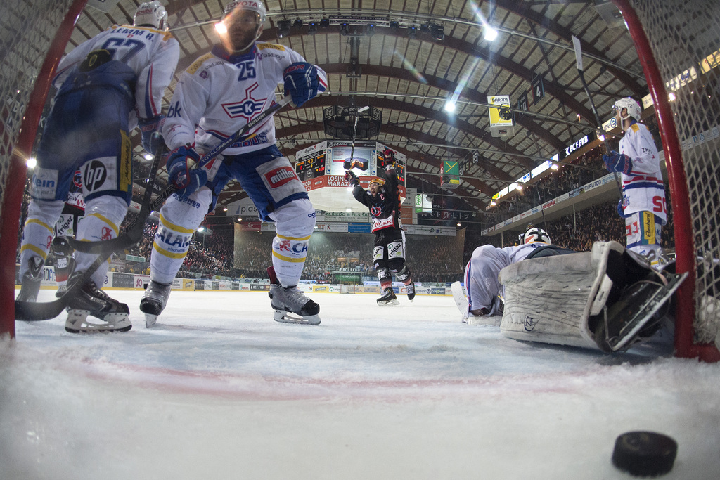 Cinq nouveaux joueurs (dont le Fribourgeois Benjamin Plüss au centre) ont été appelés pour rejoindre l'équipe de Suisse pour sa deuxième semaine de préparation en vue du championnat du monde de Minsk (9-25 mai).