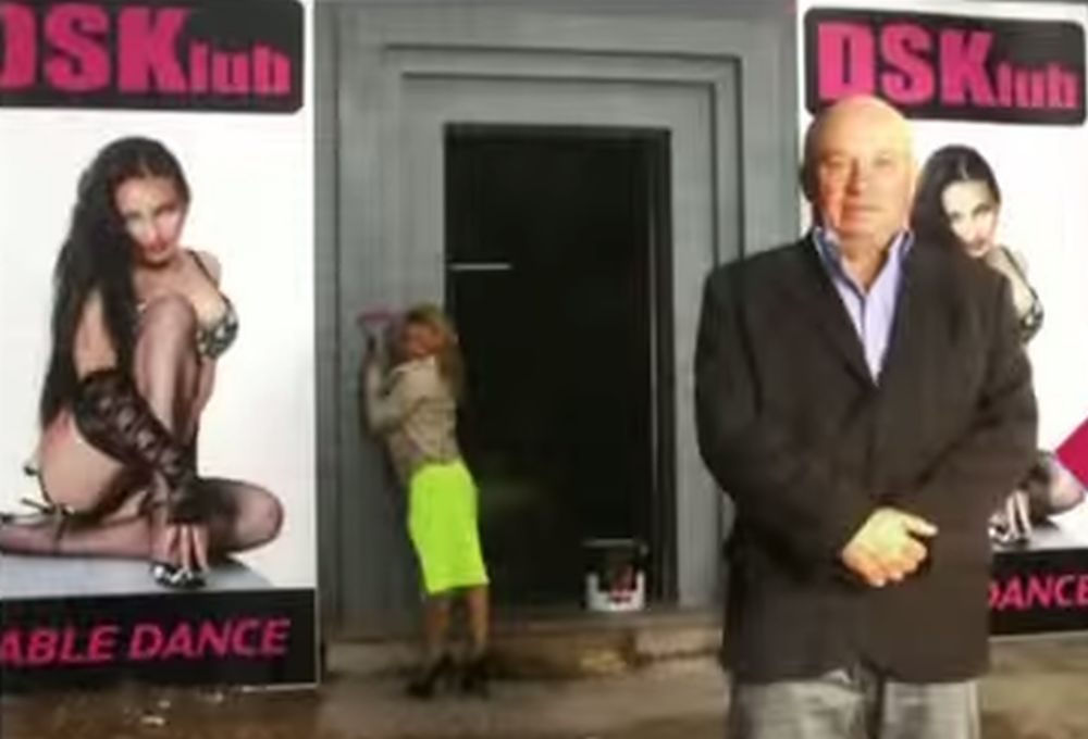 "Dodo la Saumure" a ouvert une maison clause au nom du "DSK" pour Dodo Sex Klub en Belgique. L'ancien patron du FMI aux même initiales ne l'entend pas de cette oreille.