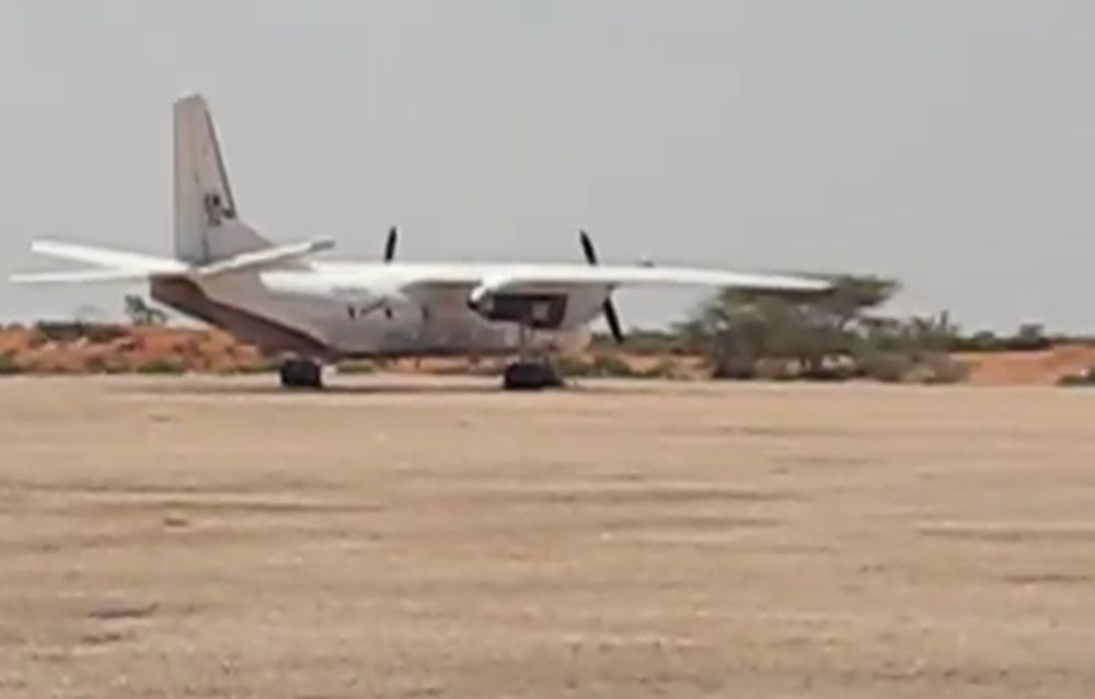 Deux employés étrangers de l'ONU ont été abattus à l'aéroport de Galkayo, dans le centre de la Somalie. Selon une source sécuritaire somalienne à Galkayo, le tireur était vêtu d'un uniforme de la police et semblait "mentalement déséquilibré".
