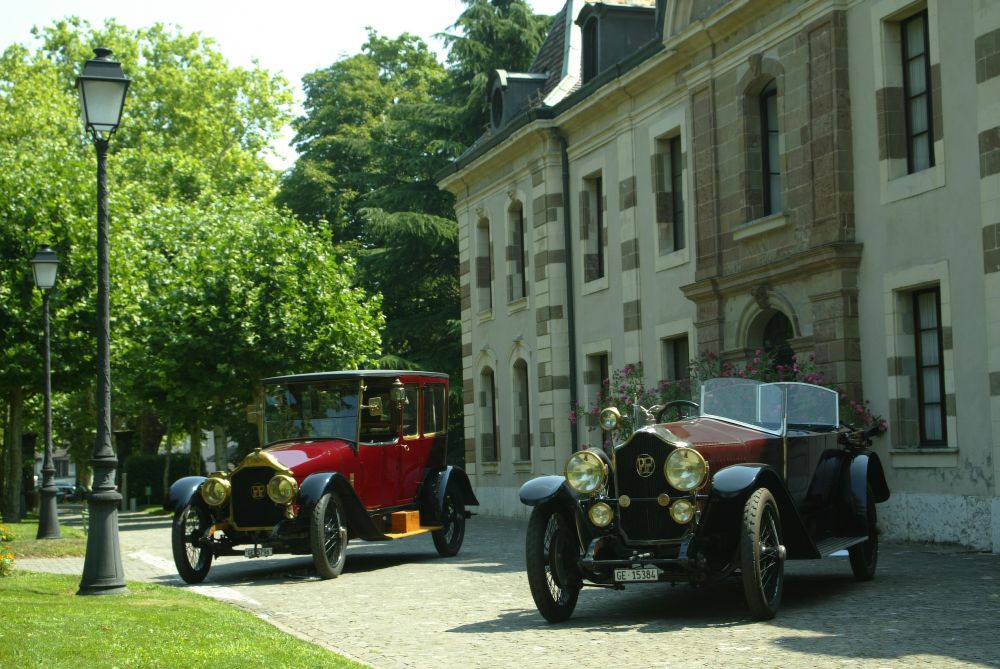 Deux des huit dernières Pic Pic au monde sont détenues par la famille Pictet. A gauche, le modèle MIV produit en 1914. 