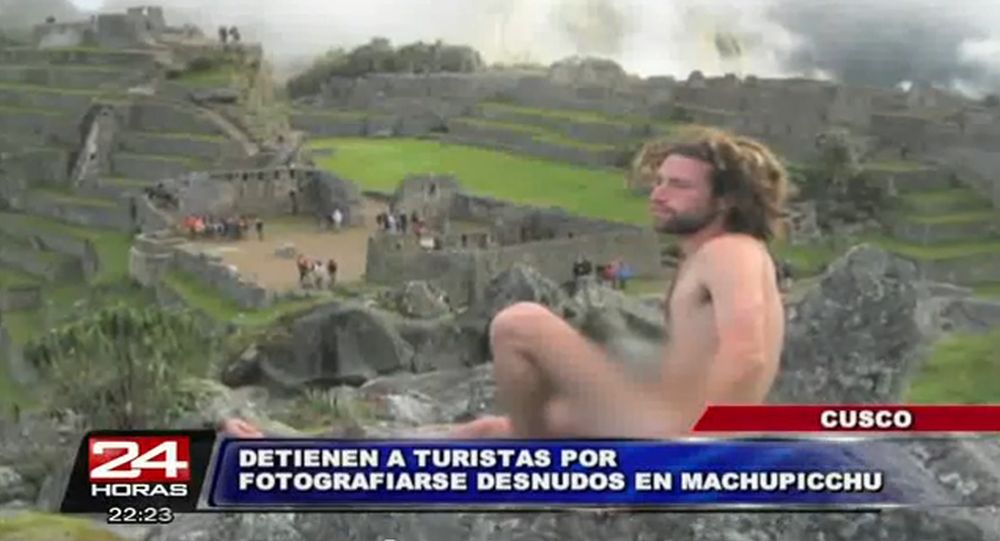 S'immortaliser nu devant la citadelle de pierre semble être devenu une mode soudaine pour les touristes en visite au Pérou.